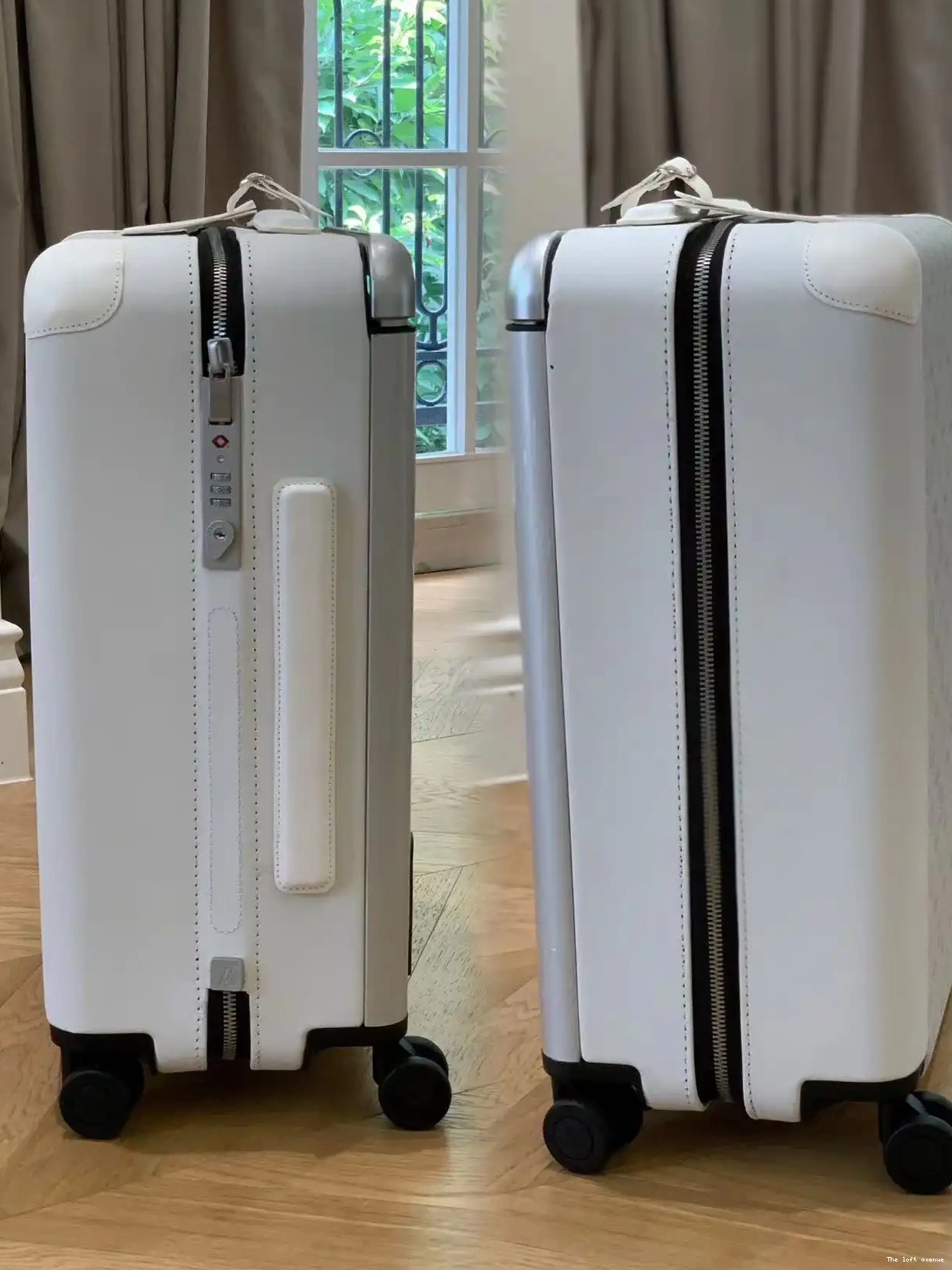 WHITE HORIZON TAIGARAMA CABIN 55 SUITCASE CUSTOM 37L 0528